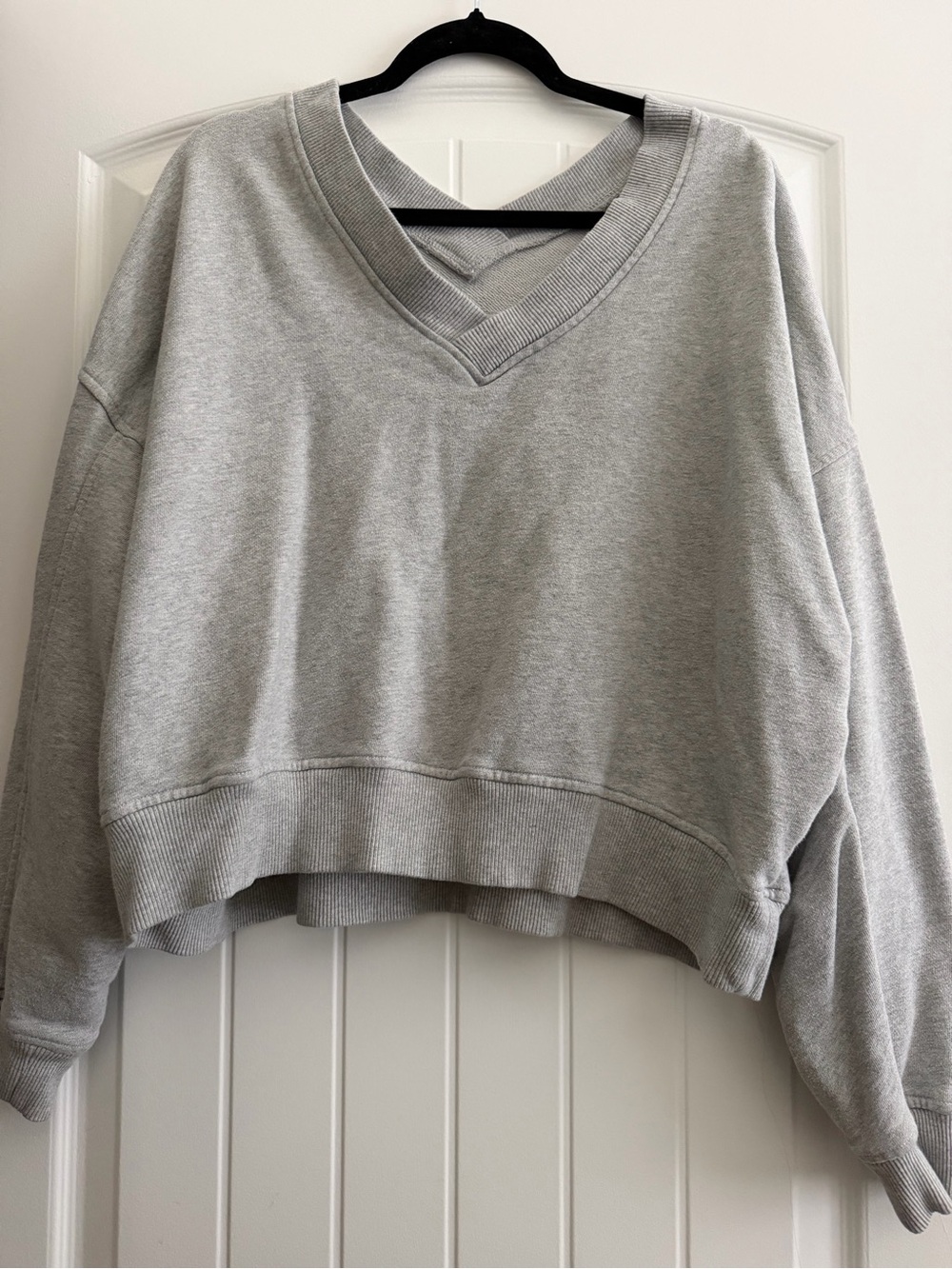 aerie Light Gray V-Neck Cropped Sweatshirt